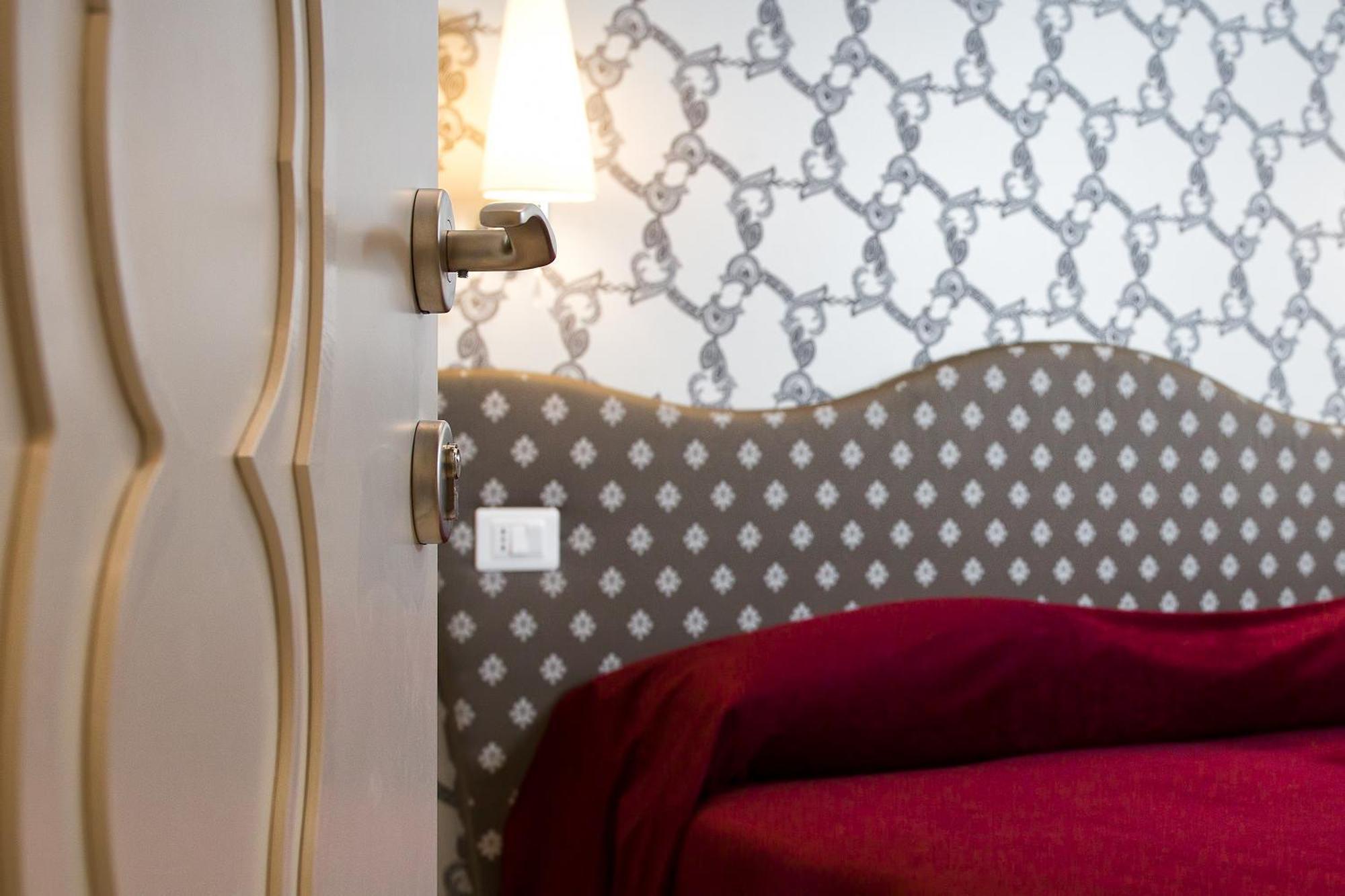 Standard Double or Twin Room,711415297:JPEG